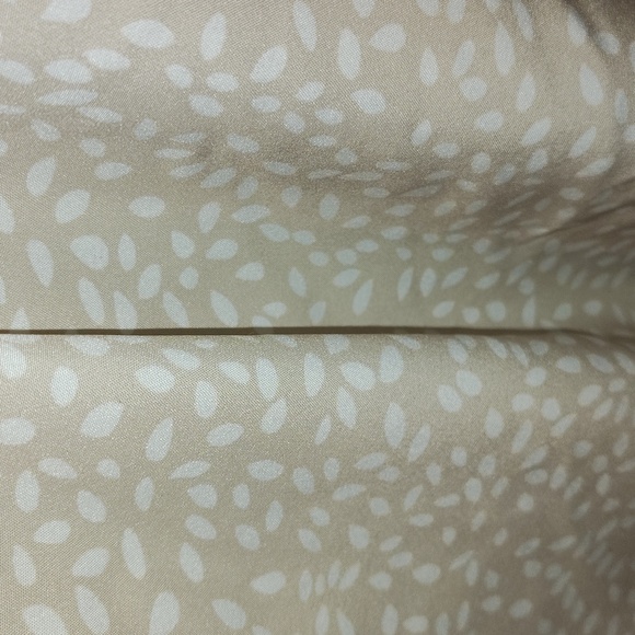 Chic Cream Patterned Blouse - Picture 3 of 6